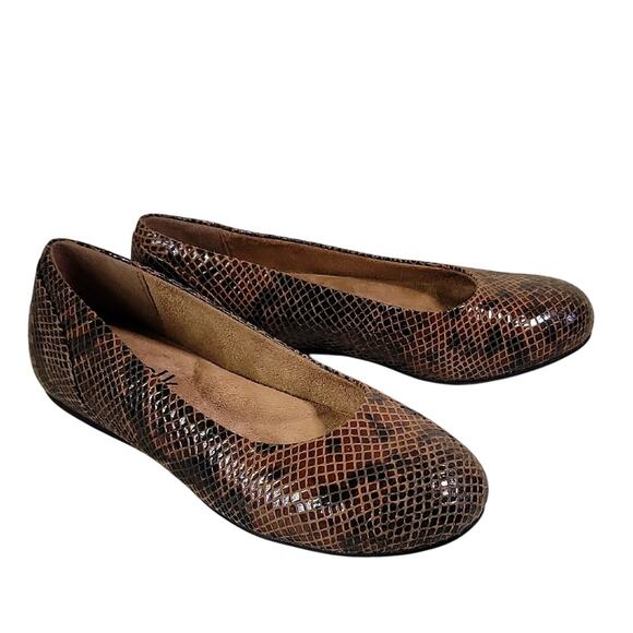 SoftWalk Sonoma Leather Snakeskin Brown Flats Womens Size 5 NEW - Picture 1 of 12